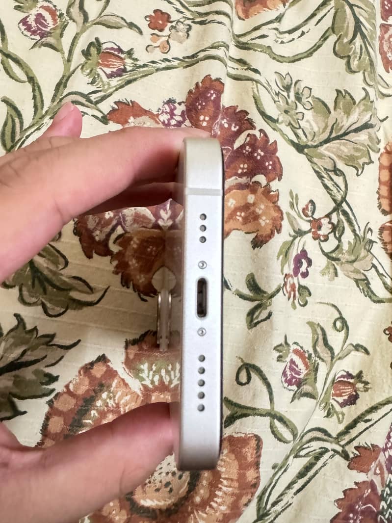 Apple iPhone 14 4