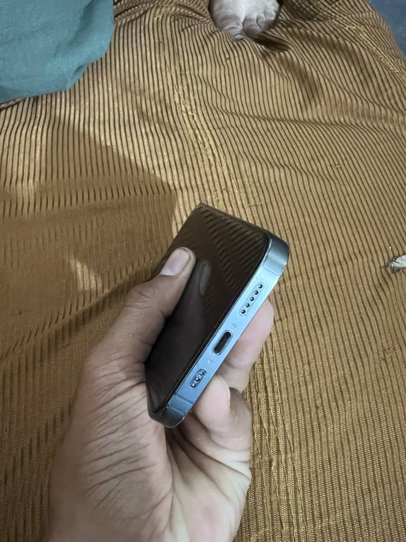 Apple iPhone 13 Pro 4
