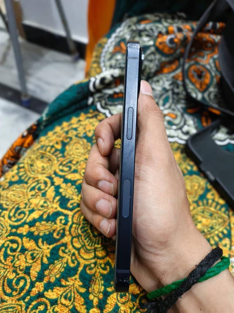 Apple iPhone 13 2