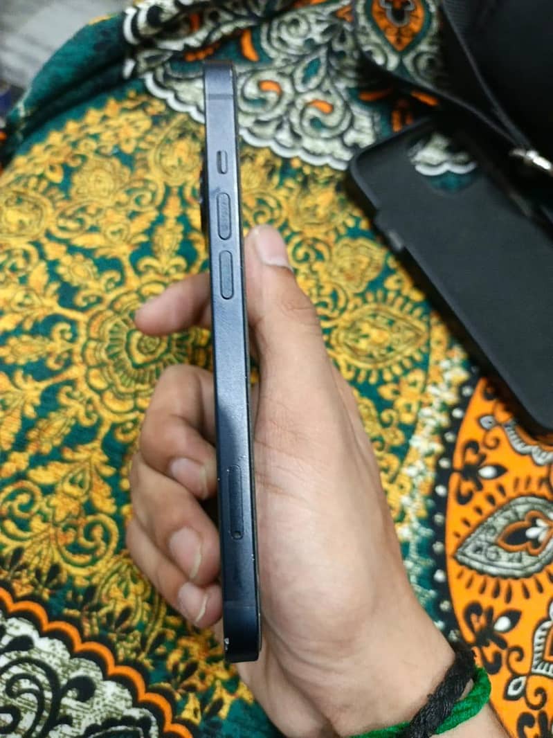 Apple iPhone 13 3
