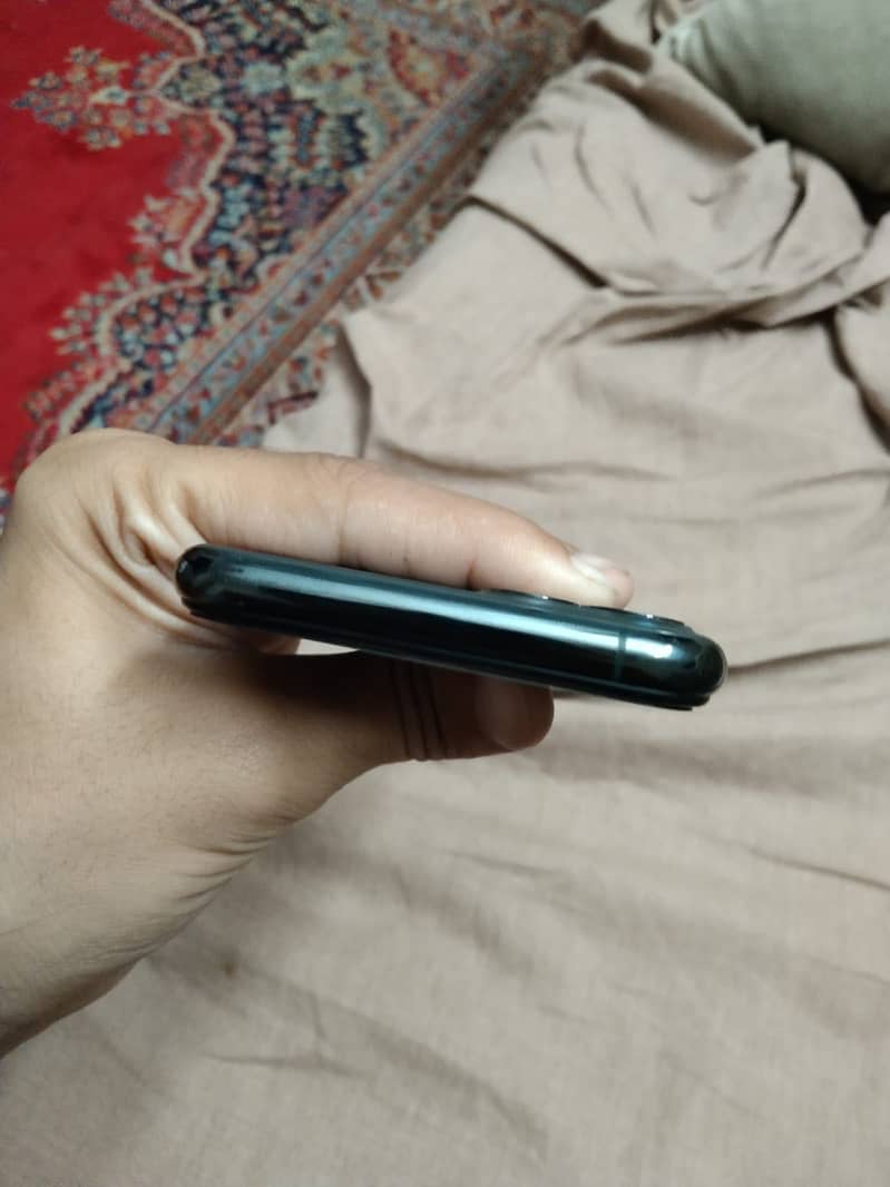Apple iPhone 11 Pro 4