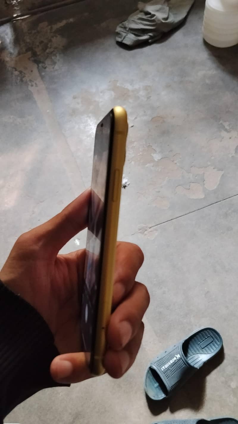Apple iPhone 11 3