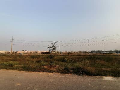 Get An Attractive Residential Plot In Lahore Under Rs. 53000000