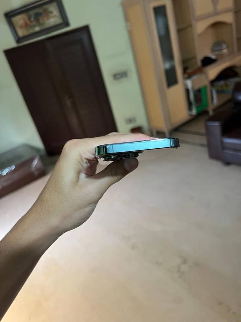 Apple iPhone 13 Pro 1
