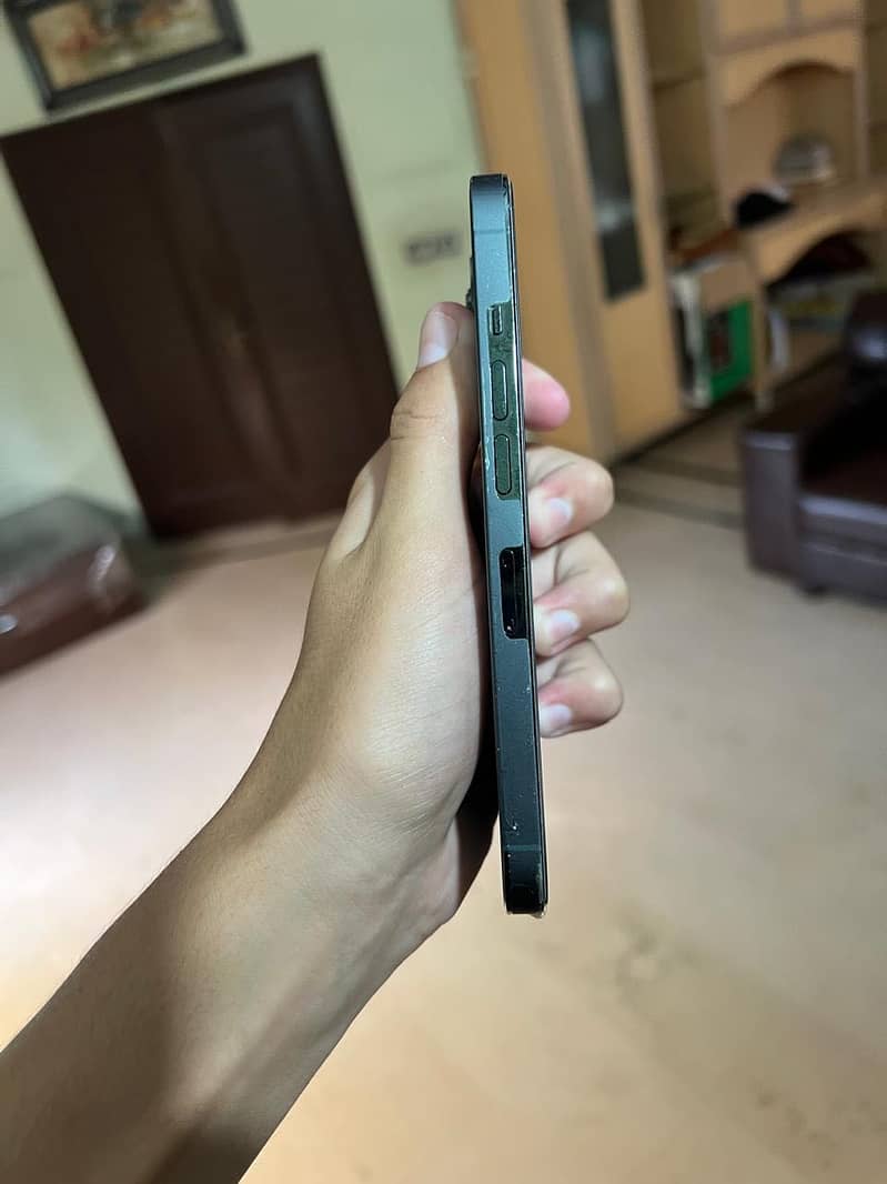 Apple iPhone 13 Pro 4