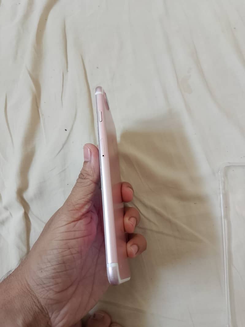 Apple iPhone 7 Plus 0