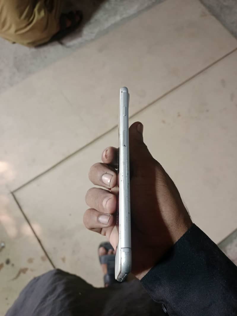 Apple iPhone 7 Plus 5