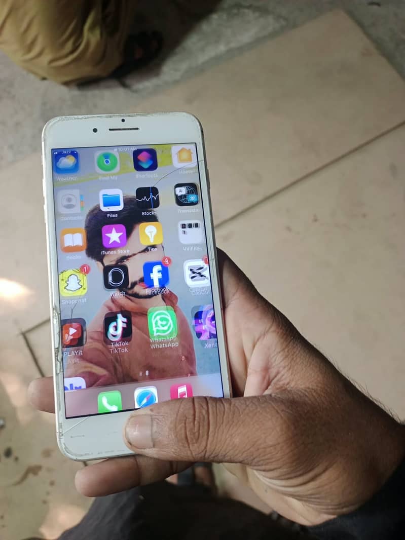 Apple iPhone 7 Plus 6