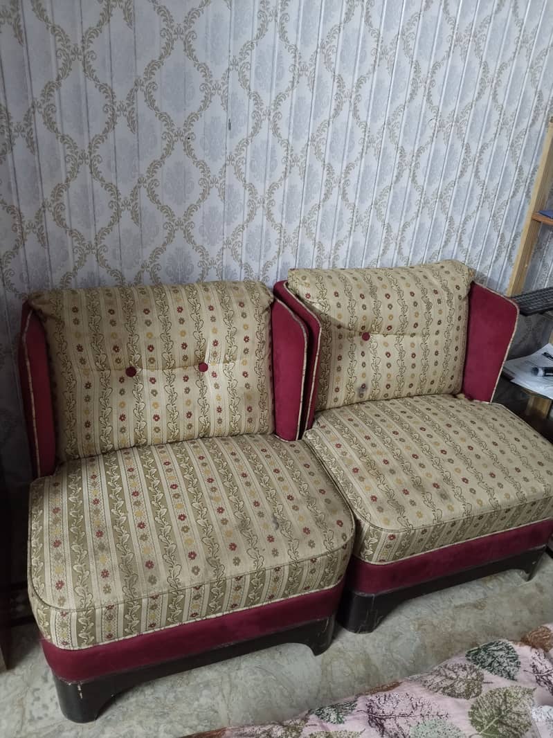4x. 1 seater sofas 0