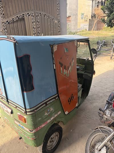CNG Rickshaw All oaky