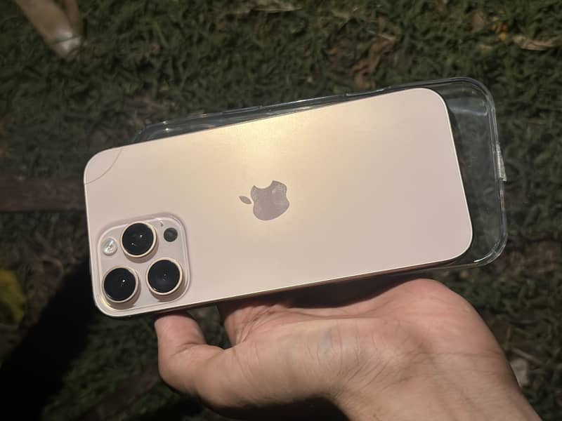 Apple iPhone 16 Pro Max 0