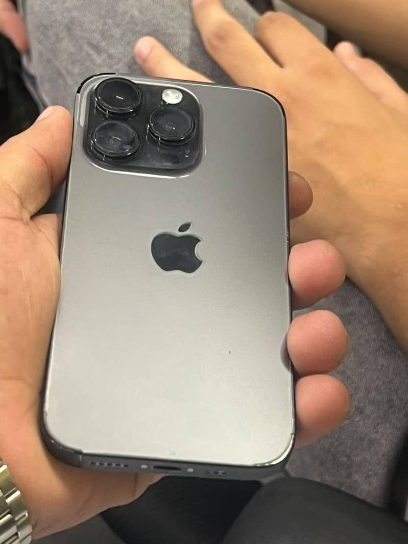 Apple iPhone 14 Pro 0