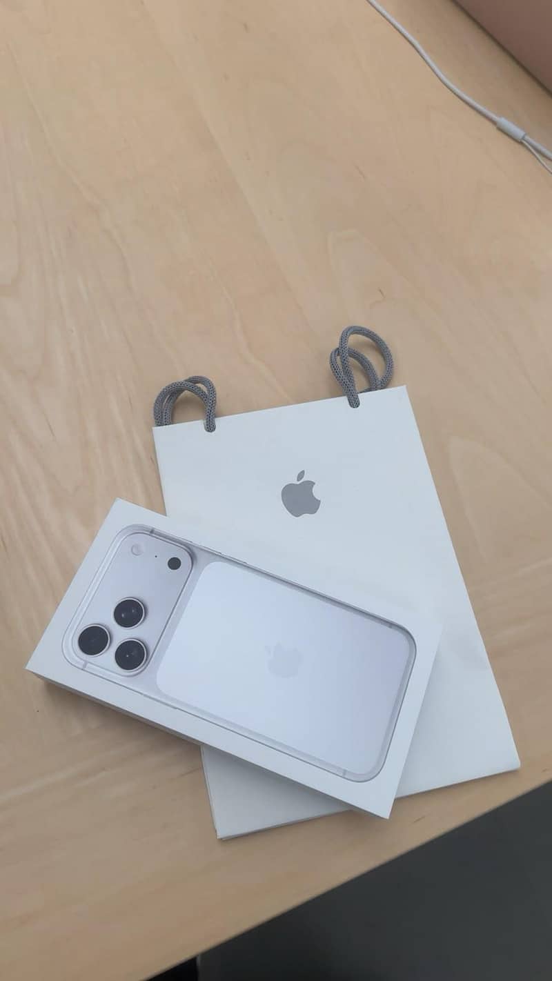 Apple iPhone 17 Pro Max 3 days used icloud lock 0