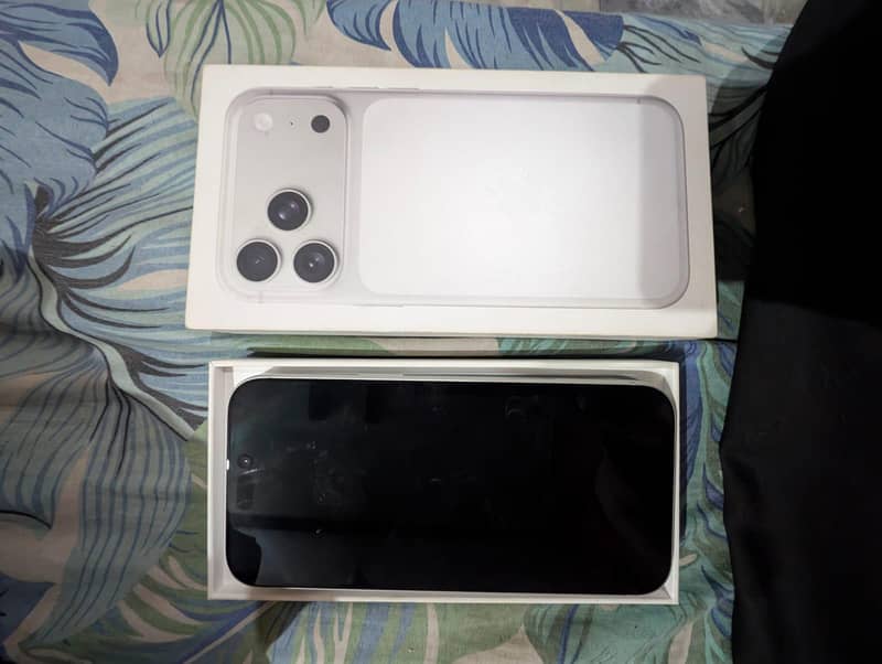 Apple iPhone 17 Pro Max 3 days used icloud lock 3