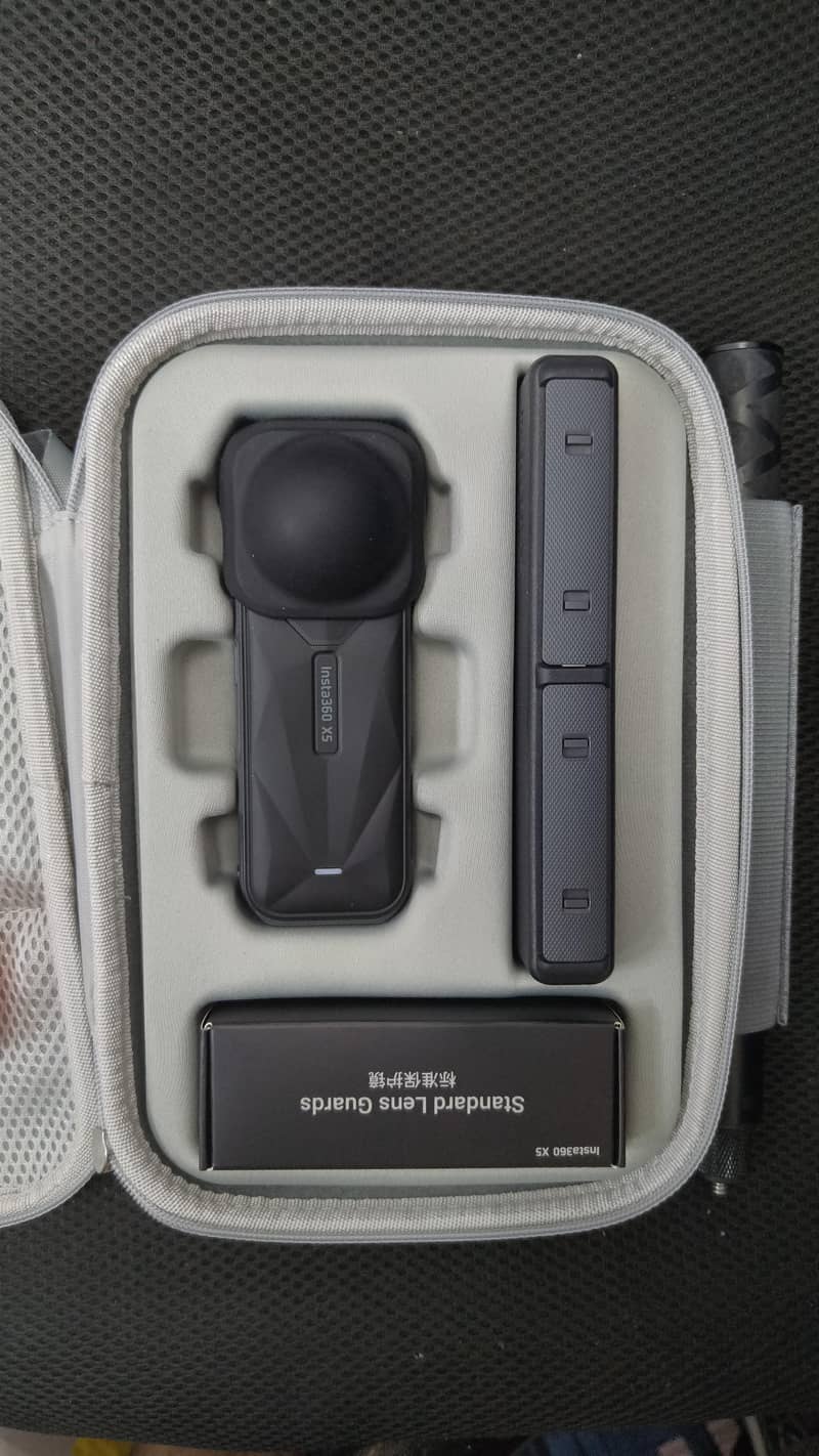 Insta 360 x5 essential bundle 3