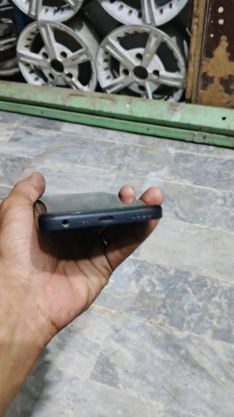 Realme C35 4