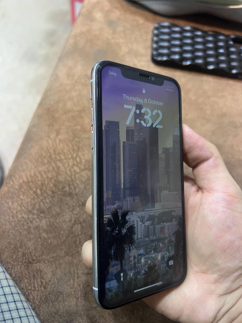 Apple iPhone X 0