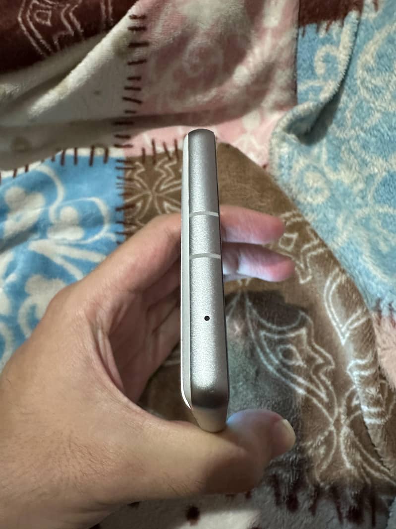 Google Pixel 7a 5