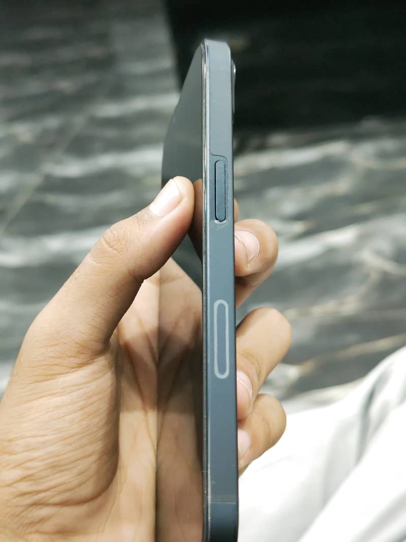 Apple iPhone 13 2