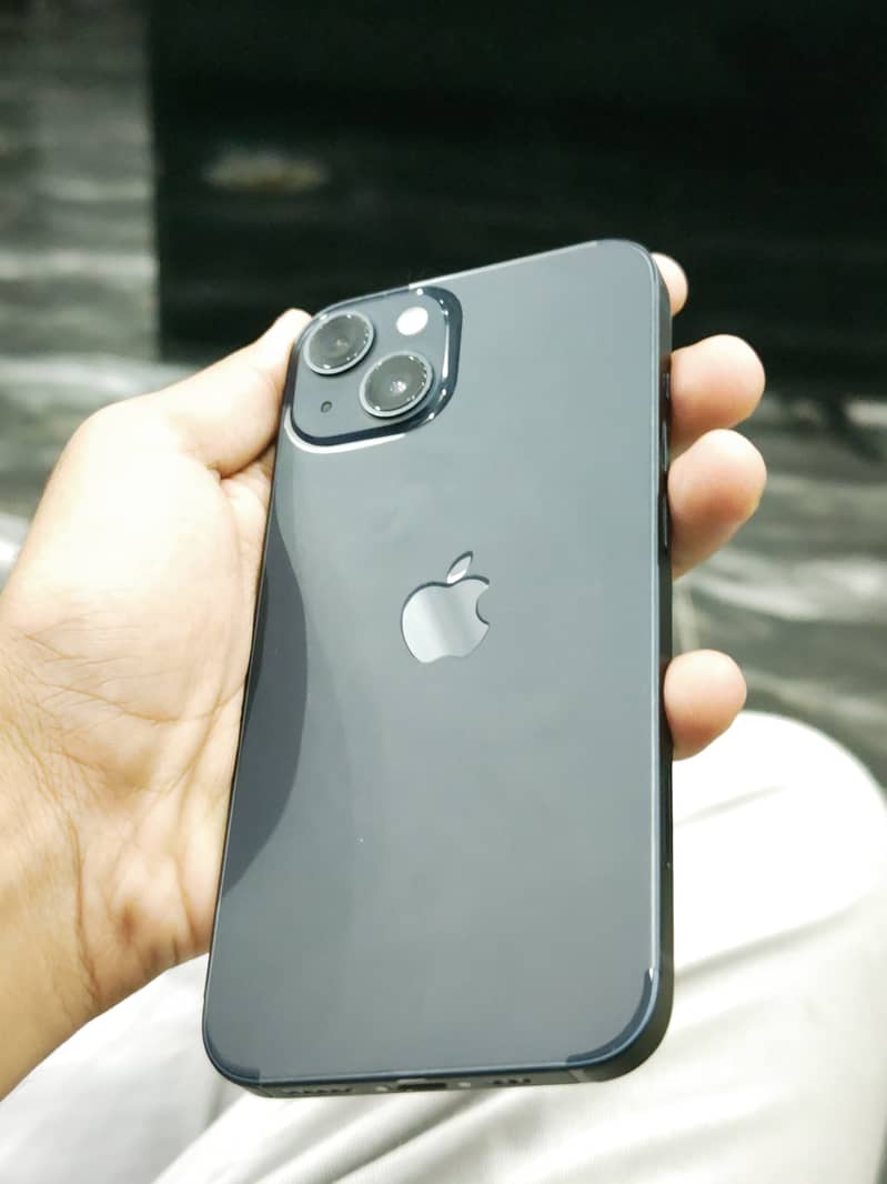 Apple iPhone 13 4