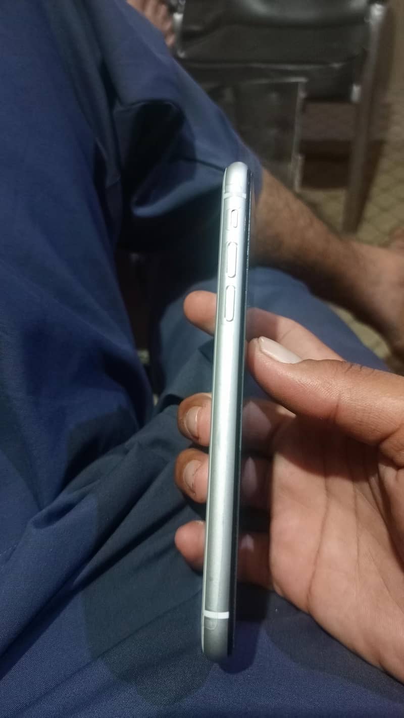 Apple iPhone 11 3