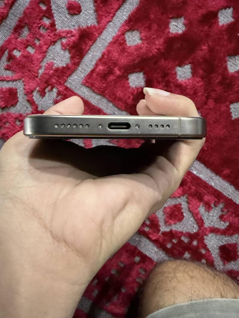 Apple iPhone 16 Pro Max 3