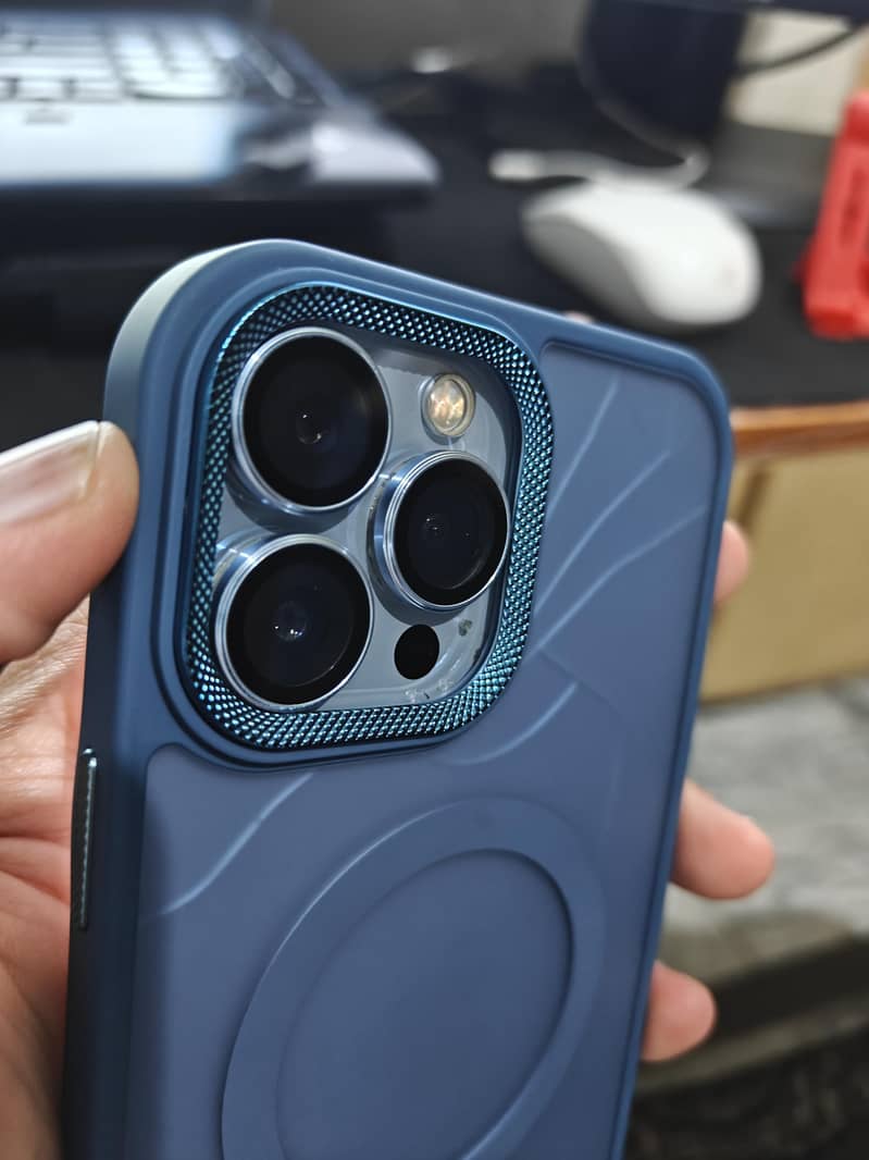 Apple iPhone 13 Pro Max 3