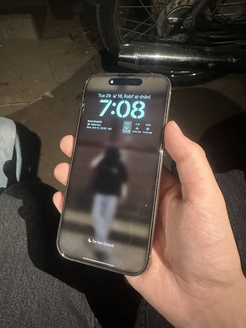 Apple iPhone 16 Pro 1