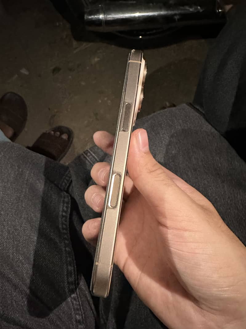 Apple iPhone 16 Pro 6