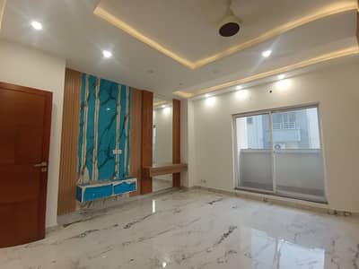 *Brand New 13 Marla Luxury Apartment for Sale in Askari 11 8A, Lahore*