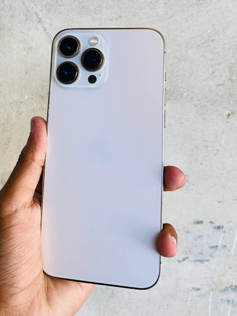 Apple iPhone 13 Pro Max 4