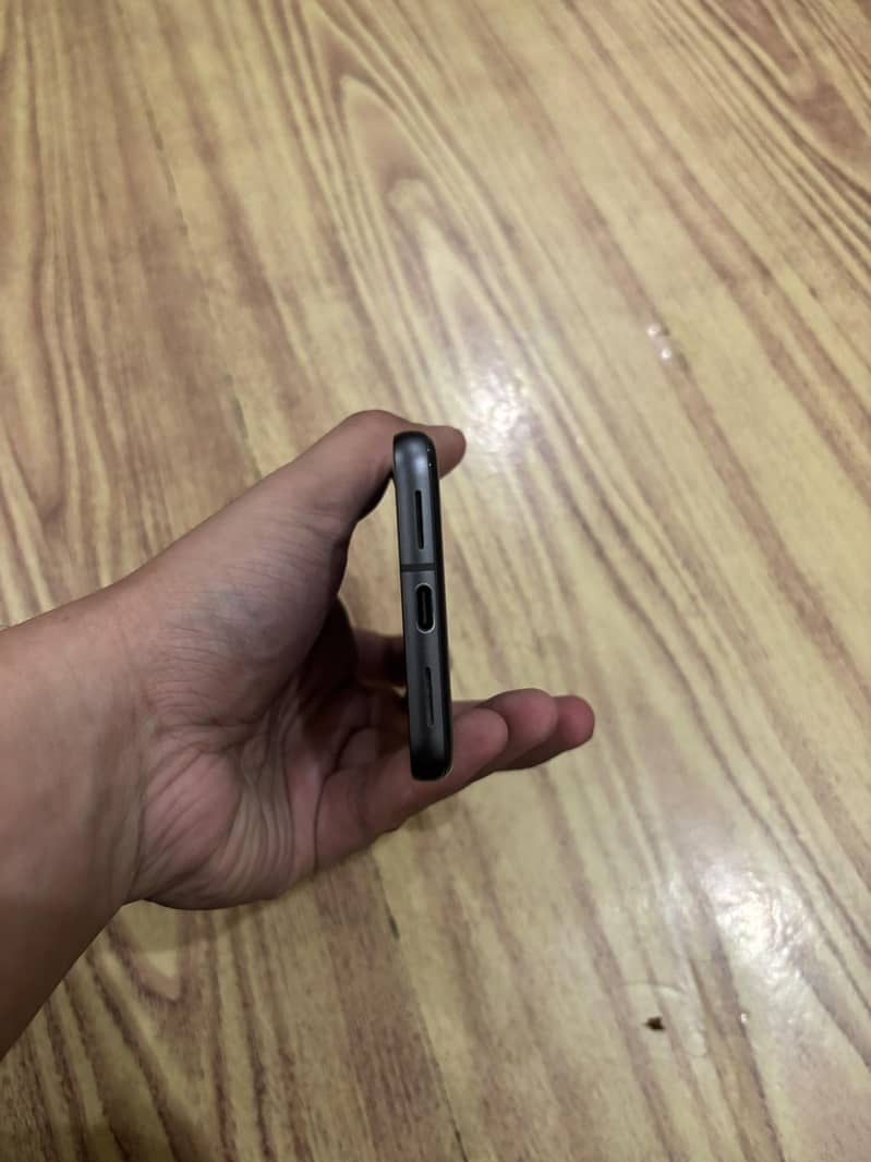 Google Pixel 8 4