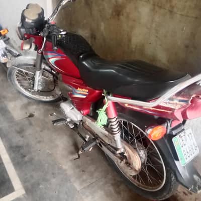 united 100 cc bike ha aywrj 1 liter me 60km karti