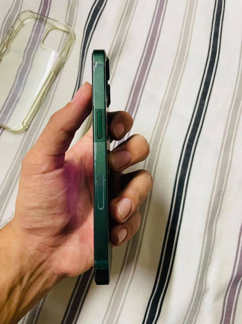 Apple iPhone 13 3