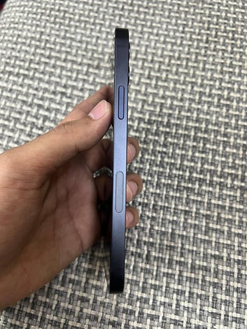 Apple iPhone 12 2