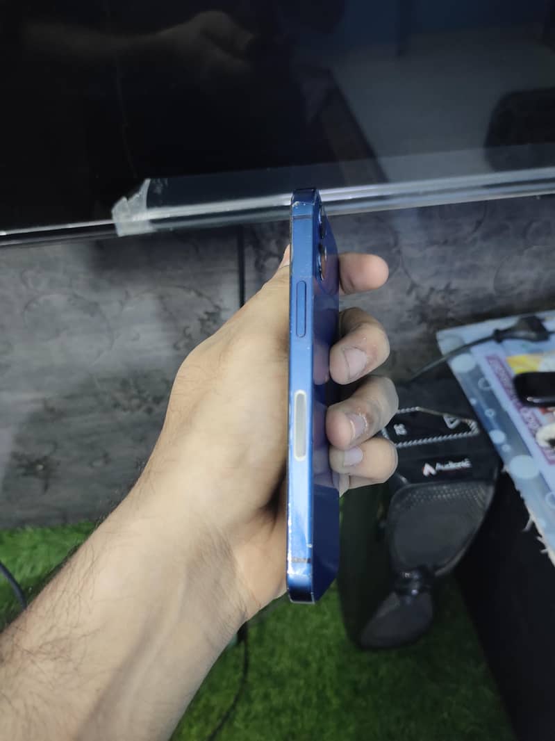 Apple iPhone 12 mini 1