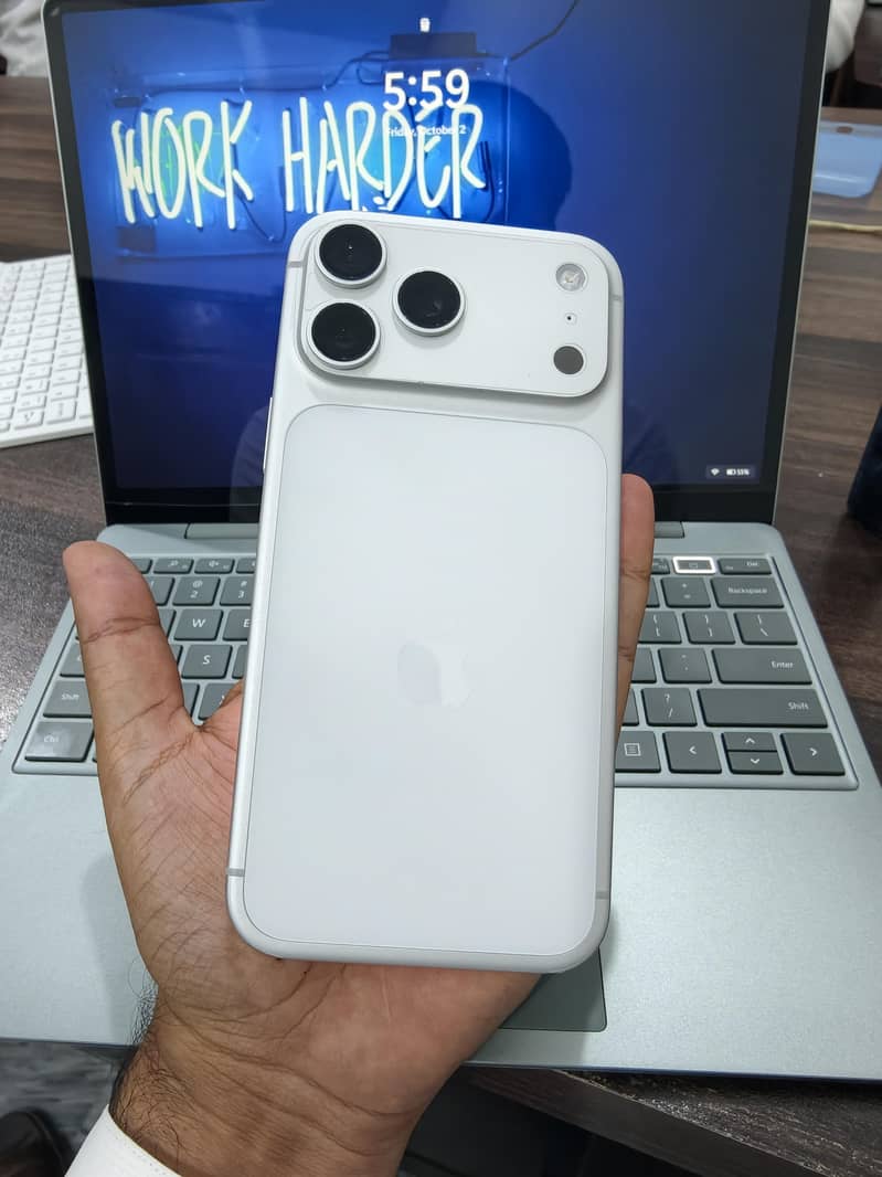 Apple iPhone 17 Pro Max 2
