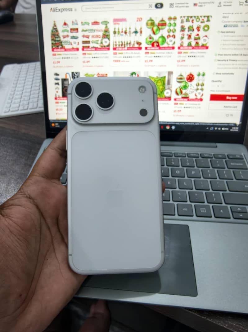 Apple iPhone 17 Pro Max 3