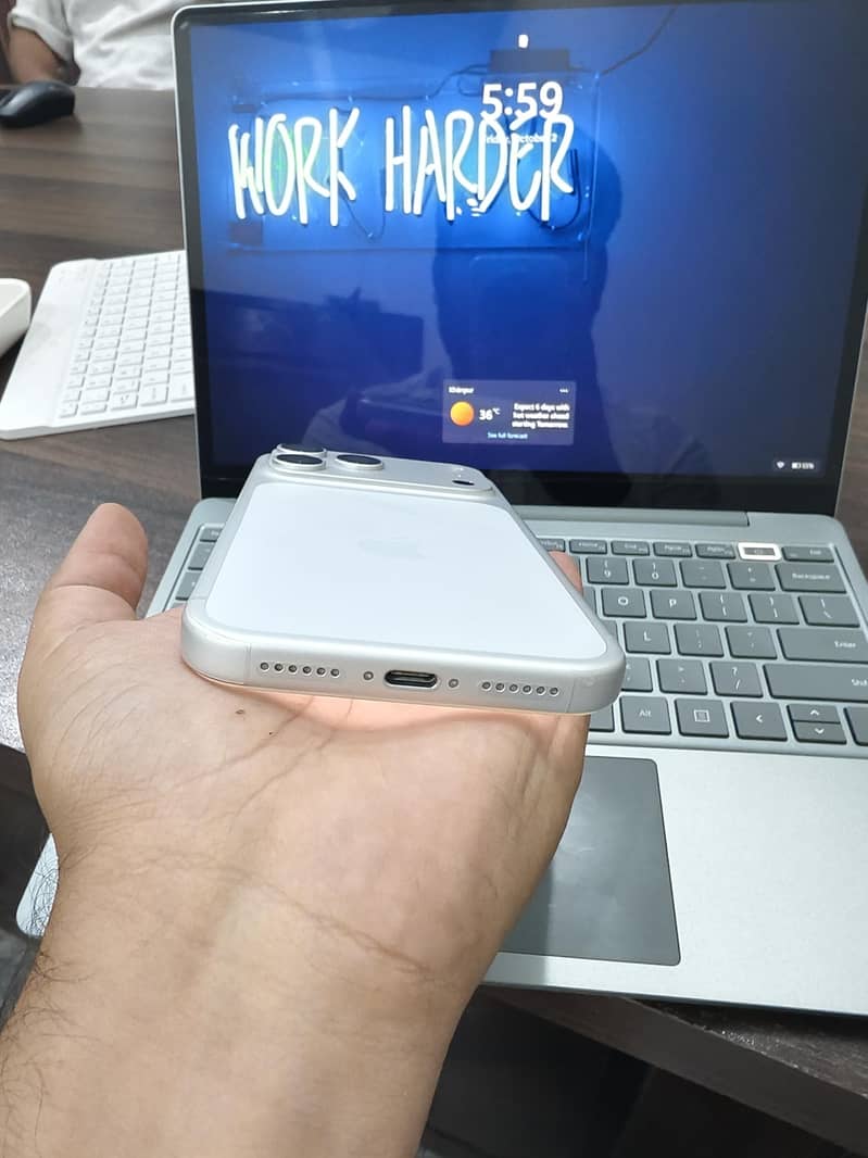 Apple iPhone 17 Pro Max 6