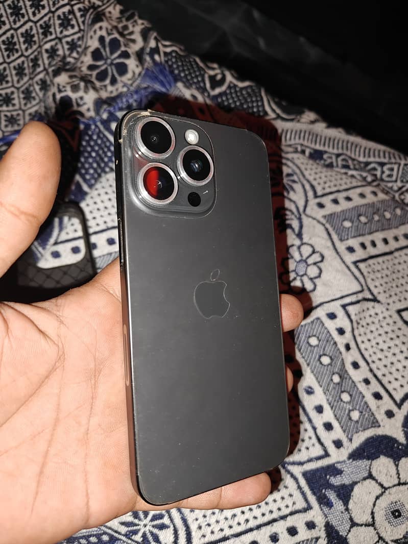 Apple iPhone 15 Pro Max 1