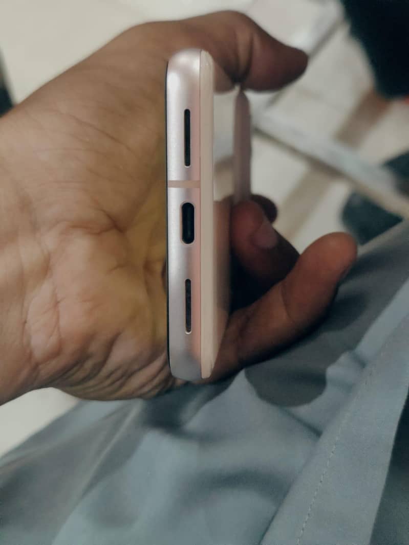 Google Pixel 8 4