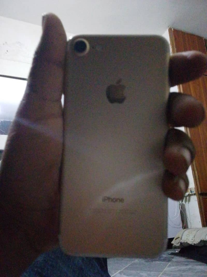 Apple iPhone 7 0