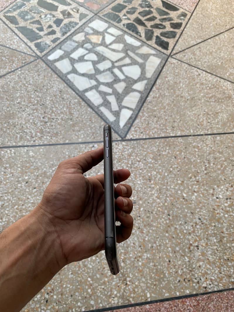 Apple iPhone 11 3