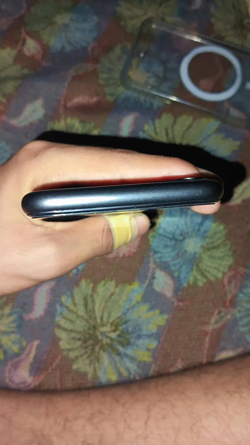 Apple iPhone 11 3