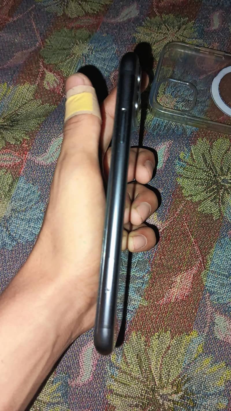 Apple iPhone 11 4