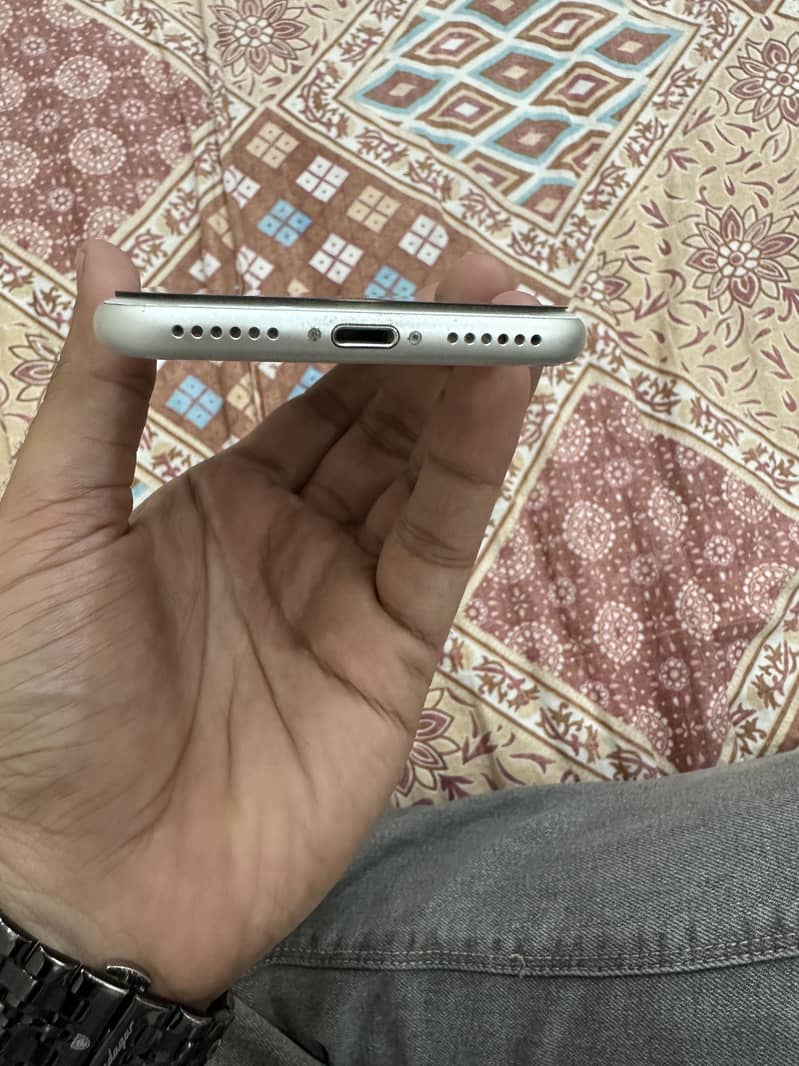 Apple iPhone 8 4