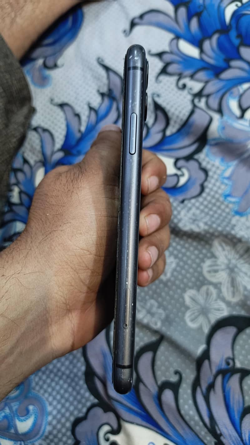 Apple iPhone 11 3