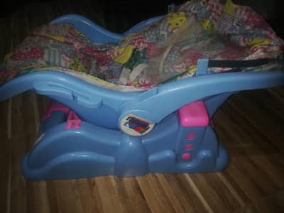 Carry cot look like new