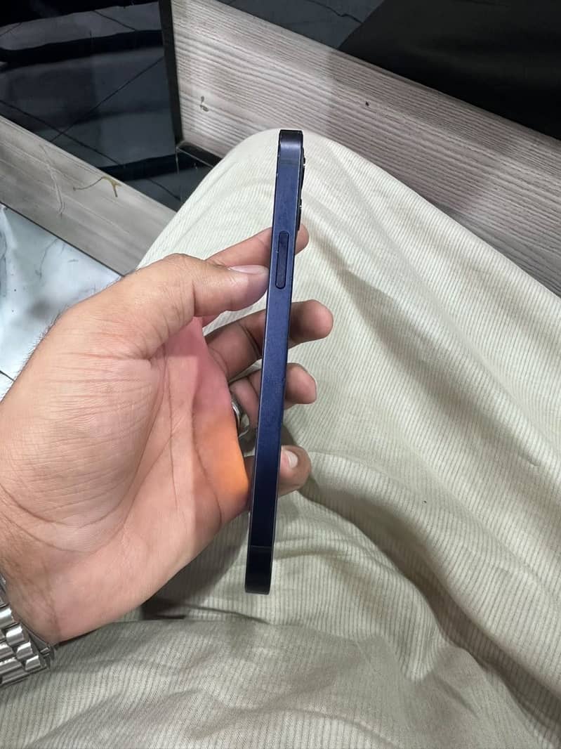 Apple iPhone 12 2