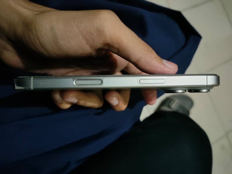 Apple iPhone 16 Pro 1